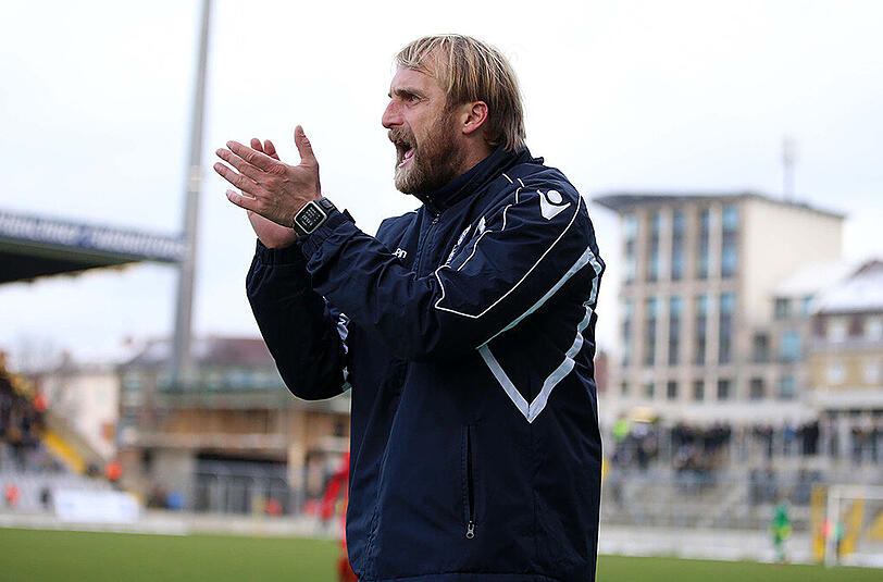 Verpasste mit seinen kleinen Löwen das Halbfinale des Nagjee International Club Football Turniers nur knapp: Daniel Bierofka, Trainer der U21 des TSV 1860.