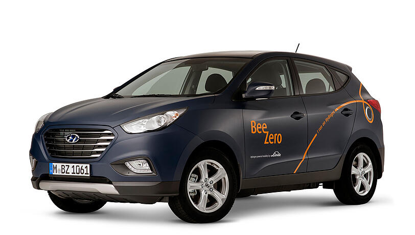 50 Hyundai ix35 Fuel Cell im "BeeZero"-Look werden ab dem Sommer emissionsfrei auf den Straßen Münchens unterwegs sein. 50 Hyundai ix35 Fuel Cell im "BeeZero"-Look werden ab dem Sommer emissionsfrei auf den Straßen Münchens unterwegs sein.