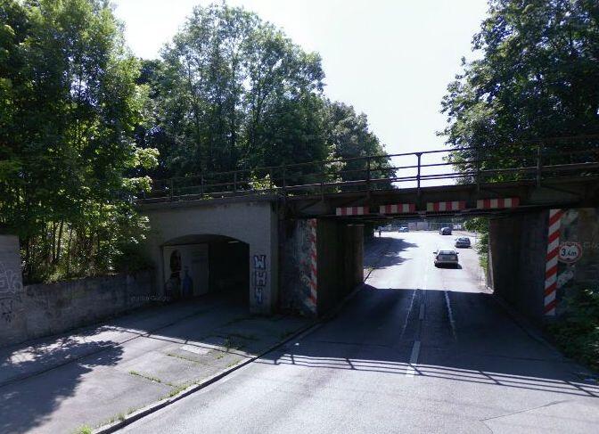 Hier rauscht sie vorbei: Die S 1 an der Menzingerstraße.