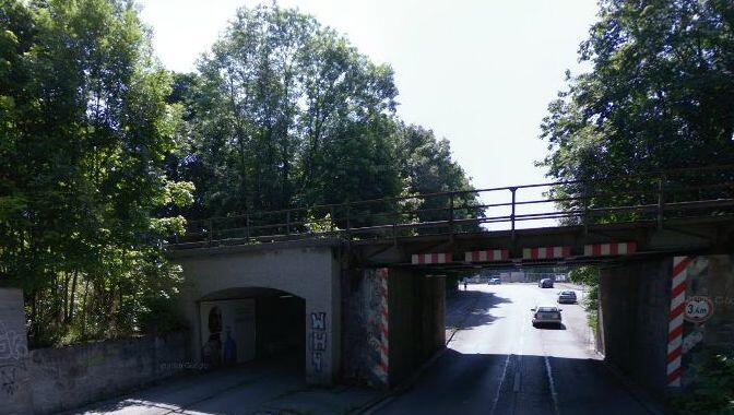 Hier rauscht sie vorbei: Die S 1 an der Menzingerstraße. Hier rauscht sie vorbei: Die S 1 an der Menzingerstraße.