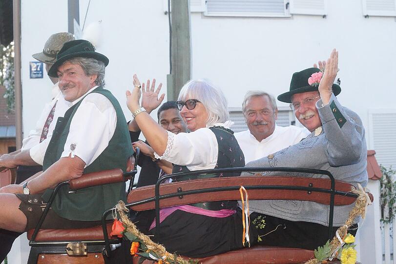 Der Festzug, der Anstich, die Gäste: So schön ist's beim Aubinger Herbstfest.