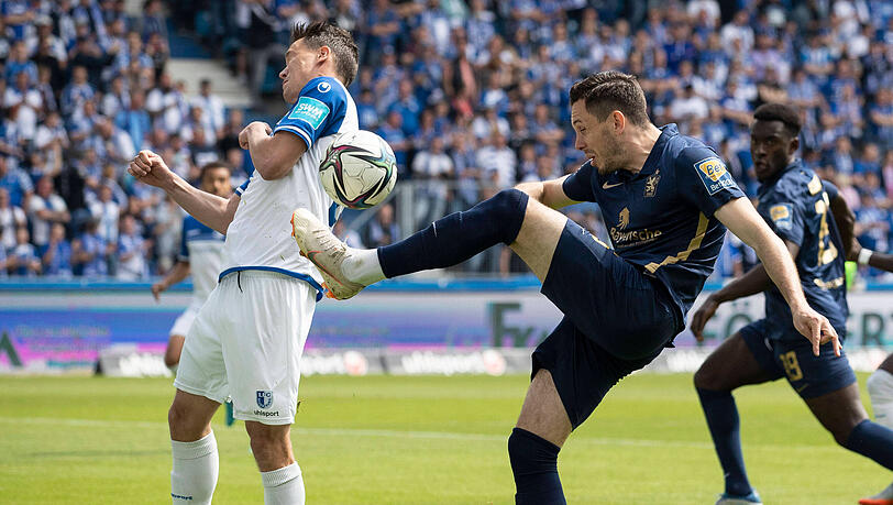 Marcel Bär (r.) blieb diesmal ohne eigenen Treffer. Marcel Bär (r.) blieb diesmal ohne eigenen Treffer.
