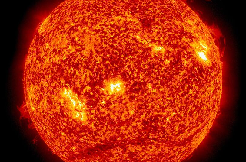Alles auf der Erde richtet sich nach der 150 Millionen Kilometer entfernten Sonne aus. Alles auf der Erde richtet sich nach der 150 Millionen Kilometer entfernten Sonne aus.