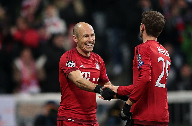 Arjen Robben: Note 3. Mal was anderes: Der Rechtsaußen legte per Kopf auf Müller vor &ndash; das 3:0. Nach 33 Minuten musste der Niederländer bereits ausgewechselt werden, wieder mal wegen &bdquo;leichter muskulärer Probleme&ldquo;, so der Verein. Einsatz am Samstag gegen Hertha möglich.