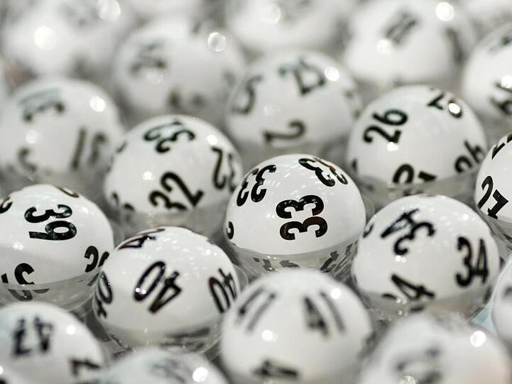 Der Online-Lotterieanbieter Zeal Network aus London (Tipp24) will den Hamburger Konkurrenten Lotto24 übernehmen.
