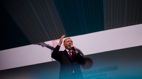 Wegen gesundheitlicher Probleme musste ein Live-Interview mit dem türkischen Präsidenten Recep Tayyip Erdogan abgebrochen werden.