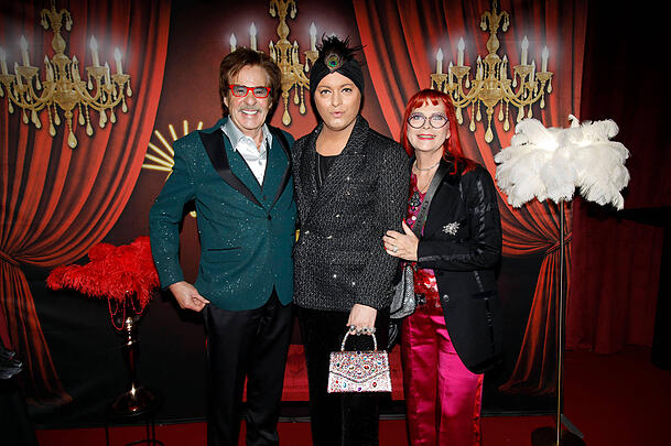 Jörg Draeger mit Julian F.M. Stoeckel und Ehefrau Petra Draeger im Fächerpalast Karlsruhe. Jörg Draeger mit Julian F.M. Stoeckel und Ehefrau Petra Draeger im Fächerpalast Karlsruhe.
