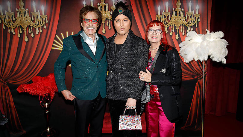 Jörg Draeger mit Julian F.M. Stoeckel und Ehefrau Petra Draeger im Fächerpalast Karlsruhe. Jörg Draeger mit Julian F.M. Stoeckel und Ehefrau Petra Draeger im Fächerpalast Karlsruhe.