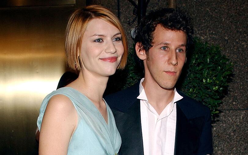 Von 1997 bis 2003 war Claire Danes mit dem Musiker Ben Lee liiert. Von 1997 bis 2003 war Claire Danes mit dem Musiker Ben Lee liiert.