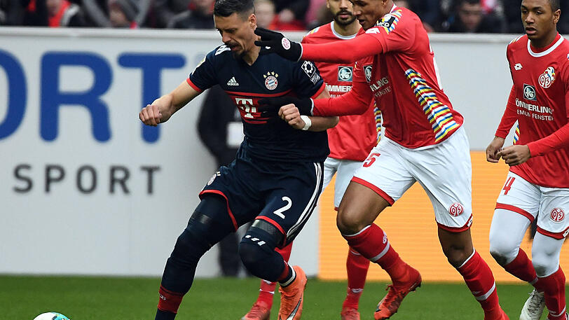 Sandro Wagner: Note 4. Seine erste Chance in der Startelf. Nach dem Last-Minute-Treffer mit seinem besten Stück gegen Hoffenheim rieb sich der Winterpausen-Neuzugang als Sturmspitze auf. Ging zuweilen zu rustikal und engagiert in die Zweikämpfe, sah Gelb (42.). Vergab kurz nach der Pause die Chance auf einen eigenen Treffer. In Minute 63 wurde er von Lewandowski abgelöst.
