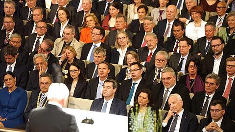 Bundespräsident Steinmeier spricht. Geladene Gäste bei Festakt der Technischen Universität im Herkulessaal.