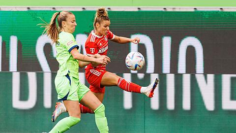 Die Bayern empfangen Wolfsburg zum Spitzenspiel in München.