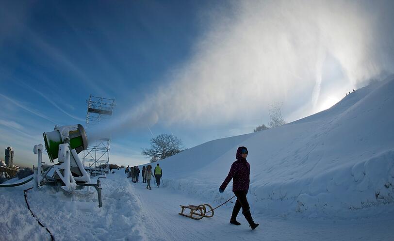 Andere gehen auf dem Schuttberg im Olympiapark lieber rodeln. Oder Langlaufen. Oder Skifahren.