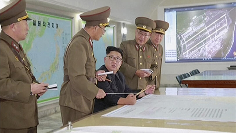 Der nordkoreanische Machthaber Kim Jong Un bei einem Briefing in Pjöngjang.