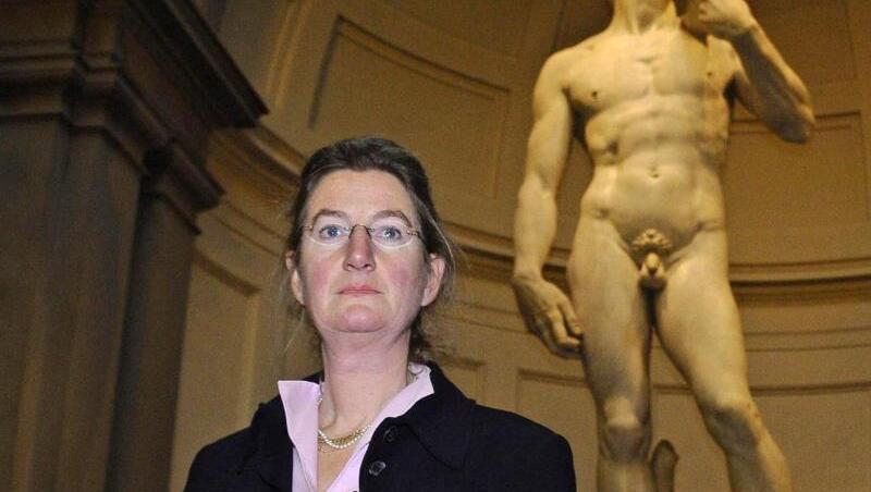 Cecilie Hollberg vor Michelangelos David. Sie muss die Galleria Dell'Accademia in Florenz verlassen. Cecilie Hollberg vor Michelangelos David. Sie muss die Galleria Dell'Accademia in Florenz verlassen.