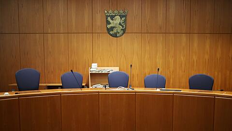 Im Landgericht in Frankfurt am Main wird ein Mordfall erneut verhandelt.