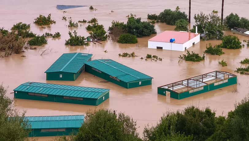 Der Atlantiksturm "Leonardo" hat mit Starkregen und Orkanb&ouml;en &Uuml;berschwemmungen in Portugal und wie hier in S&uuml;dspanien ausgel&ouml;st.