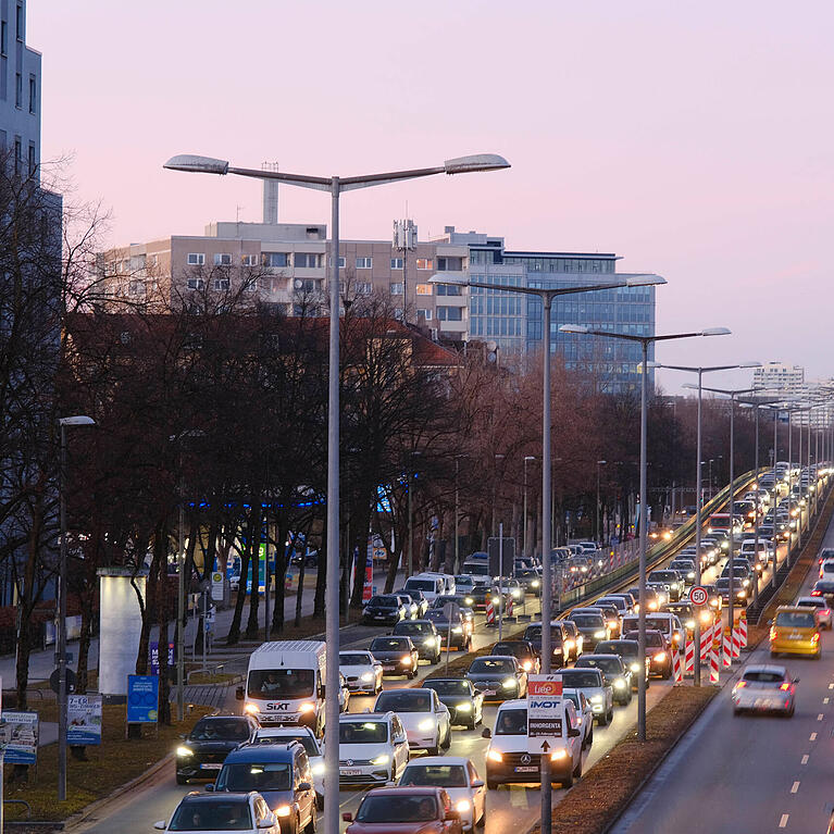 Stau auf Mittlerem Ring? Dazu hatte auch eine Baustelle an der Landshuter Allee Br&uuml;cke beigetragen.