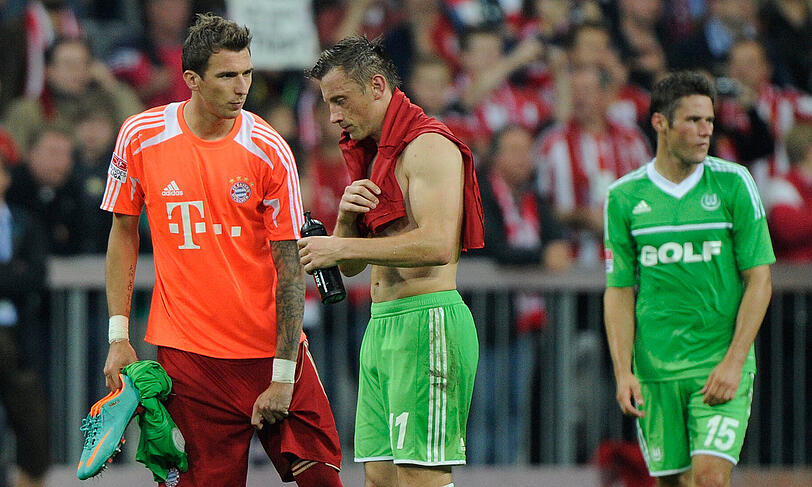 Mario Mandzukic trifft zweimal per Kopf gegen den VfL Wolfsburg, holt sich das Trikot von Ivica Olic, freut sich aber sehr verhalten über den Sieg gegen seinen Ex-Verein. Foto: Lennart Preiss