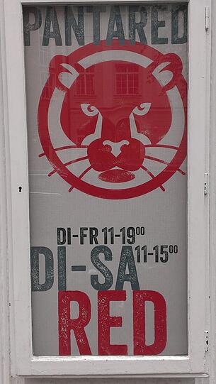 Der Rote Panther: Ein Schild an der Türkenstraße.
