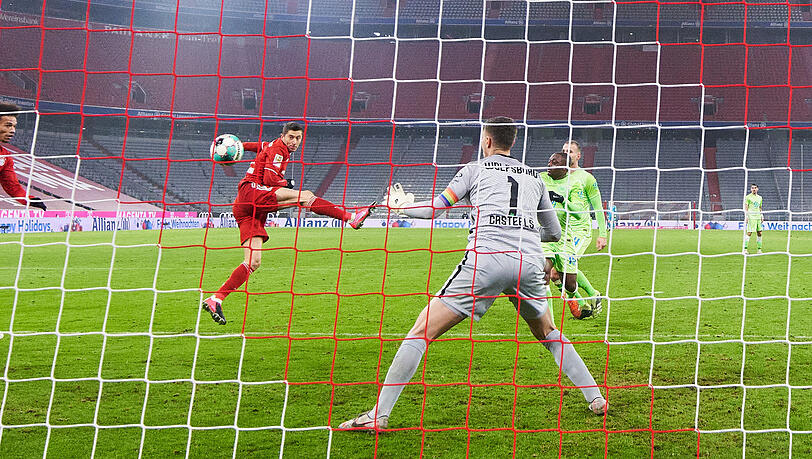 "Mann muss immer egoistisch sein, dass dieser Instinkt nach Toren bleibt. Aber ich versuche, immer auch für die Mannschaft zu spielen", sagt Bayerns Doppelpacker Robert Lewandowski.