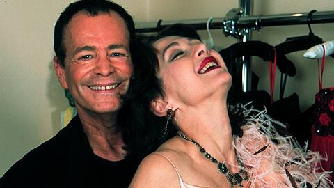 Liebling der Stars: Designer Bernd Stockinger mit Schauspielerin Christine Kaufmann.