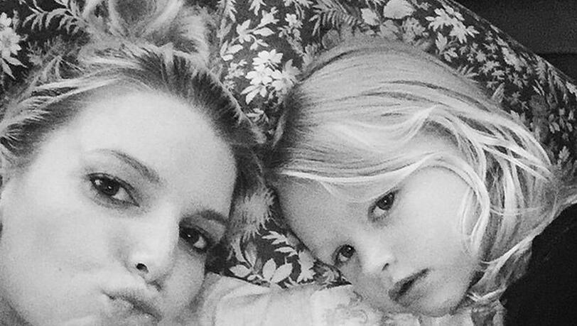 Mutter Jessica Simpson und ihre Tochter Maxwell Mutter Jessica Simpson und ihre Tochter Maxwell