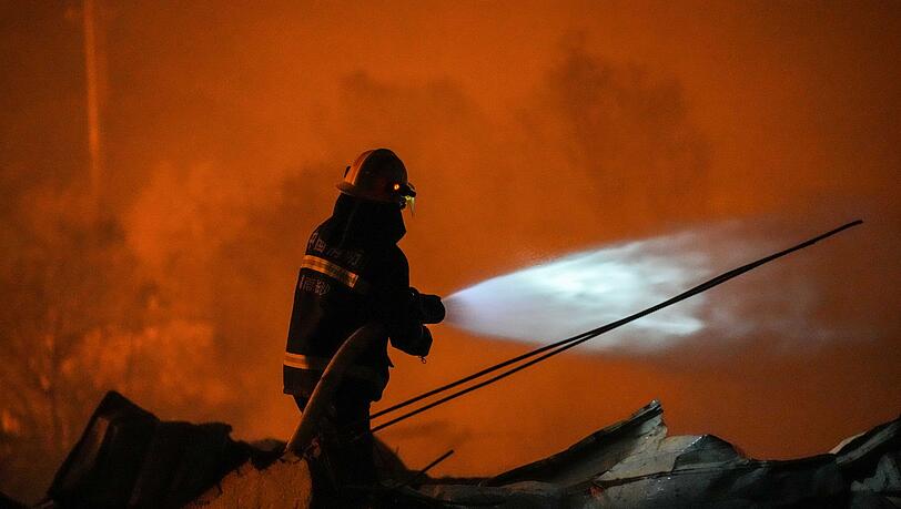 Bei einer Explosion in einer Feuerwerksfabrik in Zentralchina sind mindestens 21 Menschen ums Leben gekommen.