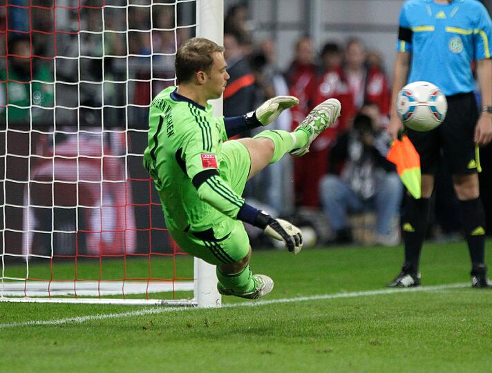 Manuel Neuer - Impressionen von seinem ersten Arbeitstag in der Allianz Arena.