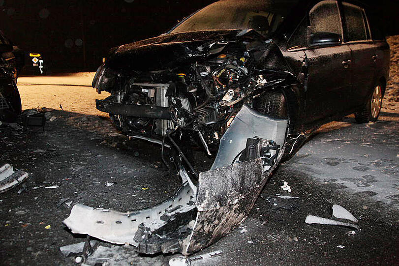 Höhe Kloster Moosen: Schneeglätte: Schwerer Crash bei Dorfen - Bayern - Abendzeitung München