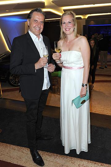 Wolfgang Tumulka mit Katharina Hofmann bei der GENTLEMEN STYLE NIGHT im Hotel Vier Jahreszeiten.