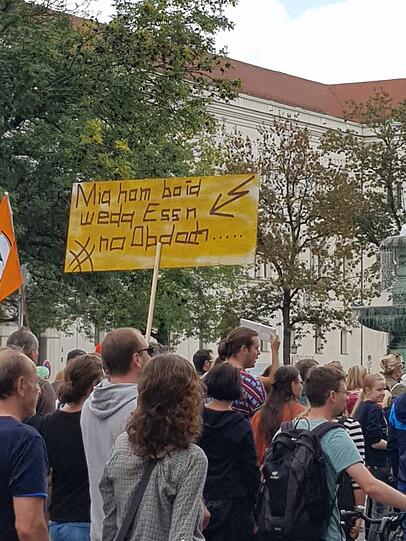 Motto: ausspekuliert! Am Samstag kamen um die 10.000 Menschen zur großen Demo gegen Spekulanten, Mietwahnsinn und für mehr Mieterschutz nach München.