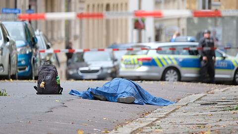 Bei einer Schießerei in Halle sind am Mittwoch zwei Menschen getötet worden.
