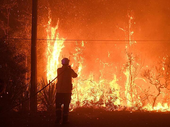 Unweit von Sydney haben sich mehrere Buschbrände zu einem "Mega-Feuer" vereint.