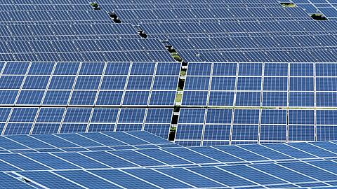 Die Solarenergie ist die am schnellsten wachsende erneuerbare Energiequelle in der EU. Allerdings kommt der Großteil der in Europa nachgefragten Solarmodule aus China.