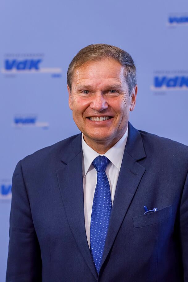 Der stellvertretende Landesvorsitzende Hermann Imhof. Auch er wird den VdK Bayern jetzt in der Öffentlichkeit vertreten. Der stellvertretende Landesvorsitzende Hermann Imhof. Auch er wird den VdK Bayern jetzt in der Öffentlichkeit vertreten.
