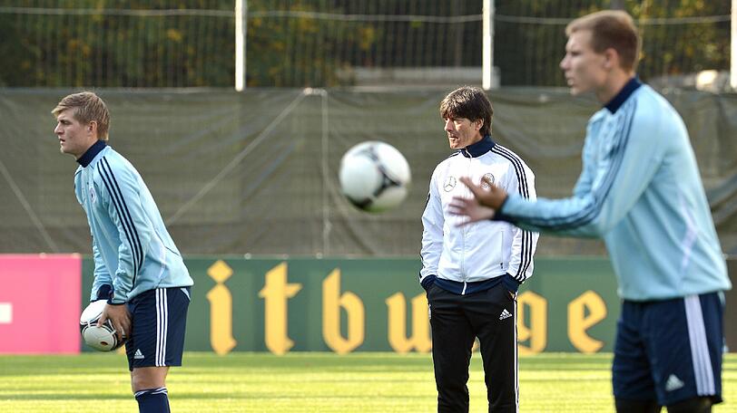 Elf Freunde müsst ihr sein. Die Nationalelf nimmt die Vorbereitung auf das WM-Qualifikationsspiel der deutschen Nationalmannschaft am Freitag in Dublin gegen Irland auf. Die Fotos