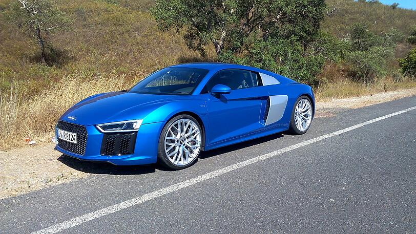 Der neue Audi R8 wirkt noch ein bisschen knackiger und sportlicher als die erste Version. Er kann Komfort und Sport - und alles dazwischen.
