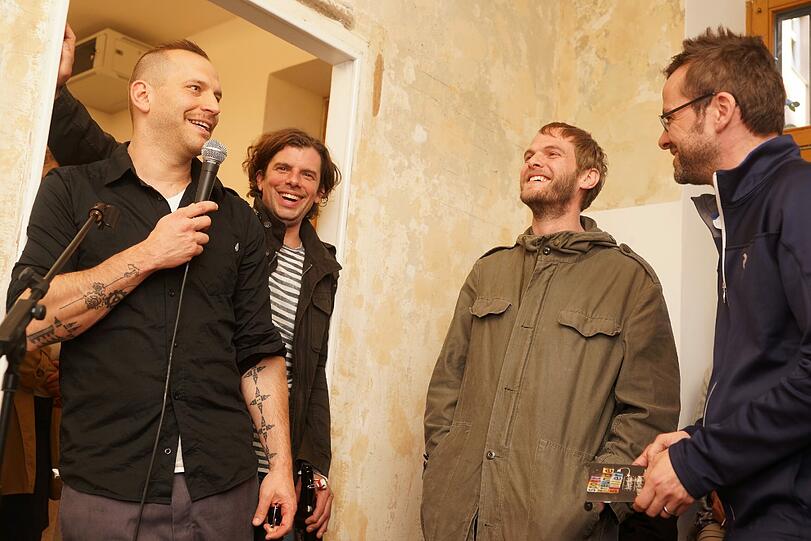 Bei der Vernissage zur "Liederschau" in der Galerie &bdquo;Truk Tschechtarow&ldquo;.