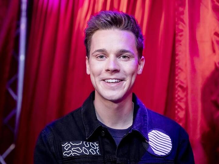 Felix Jaehn mag E-Scooter.