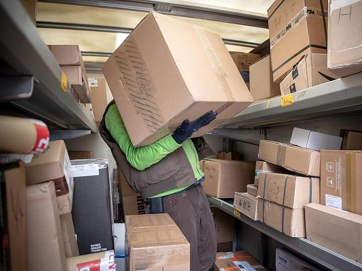 Das hohe Wachstum an Sendungen sorgt indes nicht nur für Druck auf die Preise, sondern belastet auch die Infrastruktur in Deutschland.