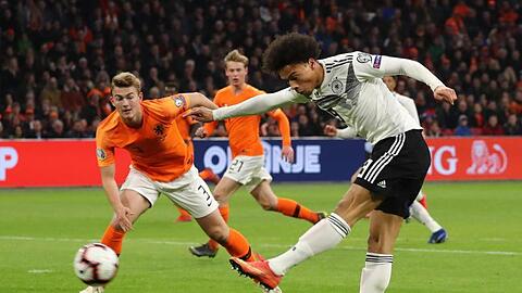 Treffsicher: Leroy Sané trifft im EM-Qualifikationsspiel gegen die Niederlande.