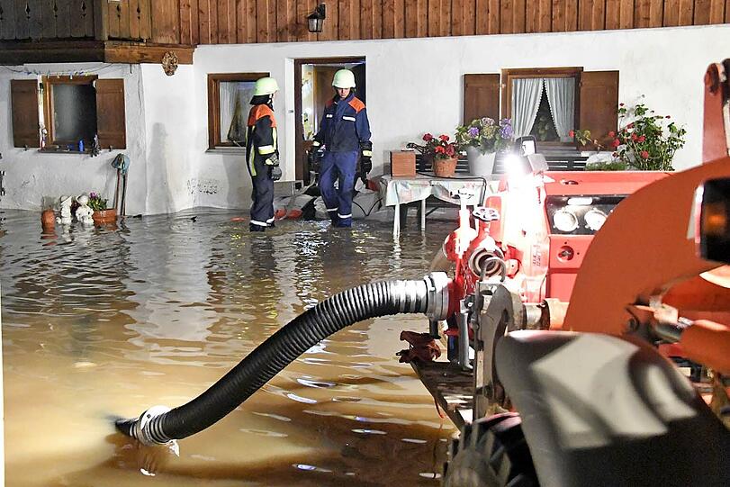 Hochwasser in der Gemeinde Valley im Landkreis Miesbach.