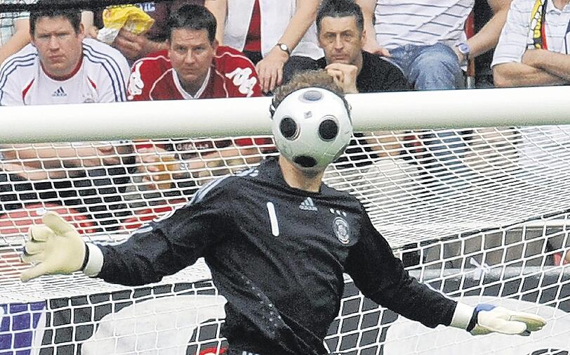 Jens Lehmann und sein Arbeitsgerät