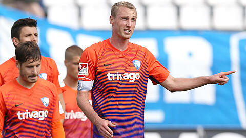 Schwalbe - kein Elfmeter! Felix Bastians gibt sein Vergehen zu.