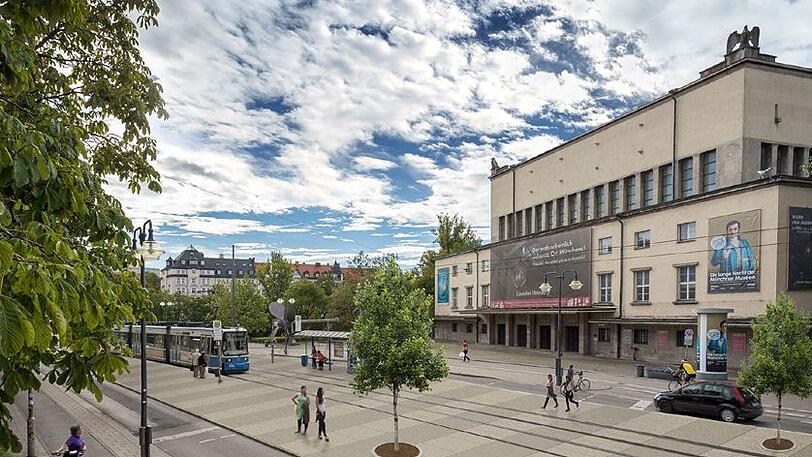 Flanierplatz auch am Deutschen Museum.
