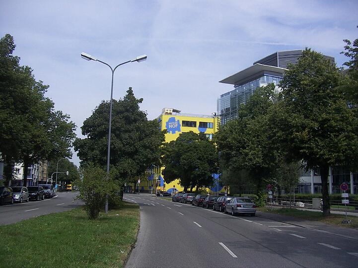 Von weitem erkennt man noch nicht viel.