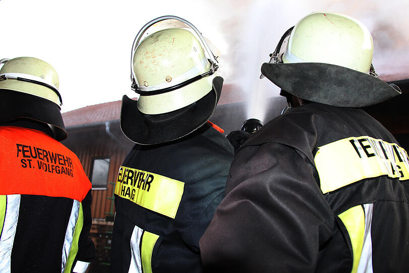 Brand in einer Lagerhalle in St. Wolfgang. Wir haben die Bilder...