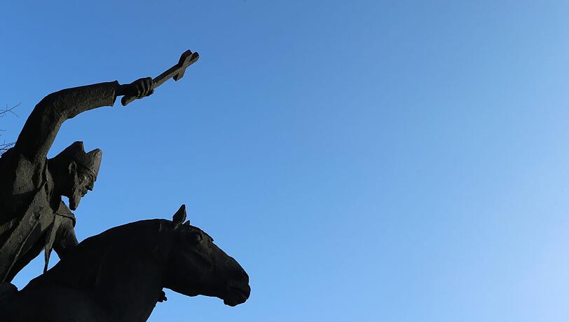 Im Bistum Augsburg wurde eine Studie zum Umgang mit sexuellem Missbrauch in der Kirche vorgestellt. (Symbolbild) Im Bistum Augsburg wurde eine Studie zum Umgang mit sexuellem Missbrauch in der Kirche vorgestellt. (Symbolbild)