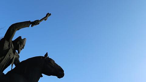 Im Bistum Augsburg wurde eine Studie zum Umgang mit sexuellem Missbrauch in der Kirche vorgestellt. (Symbolbild)
